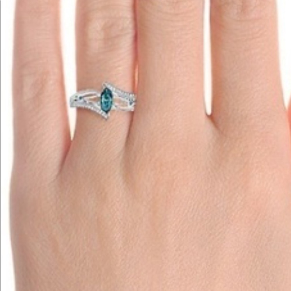 Exquisite sterling silver sapphire ring